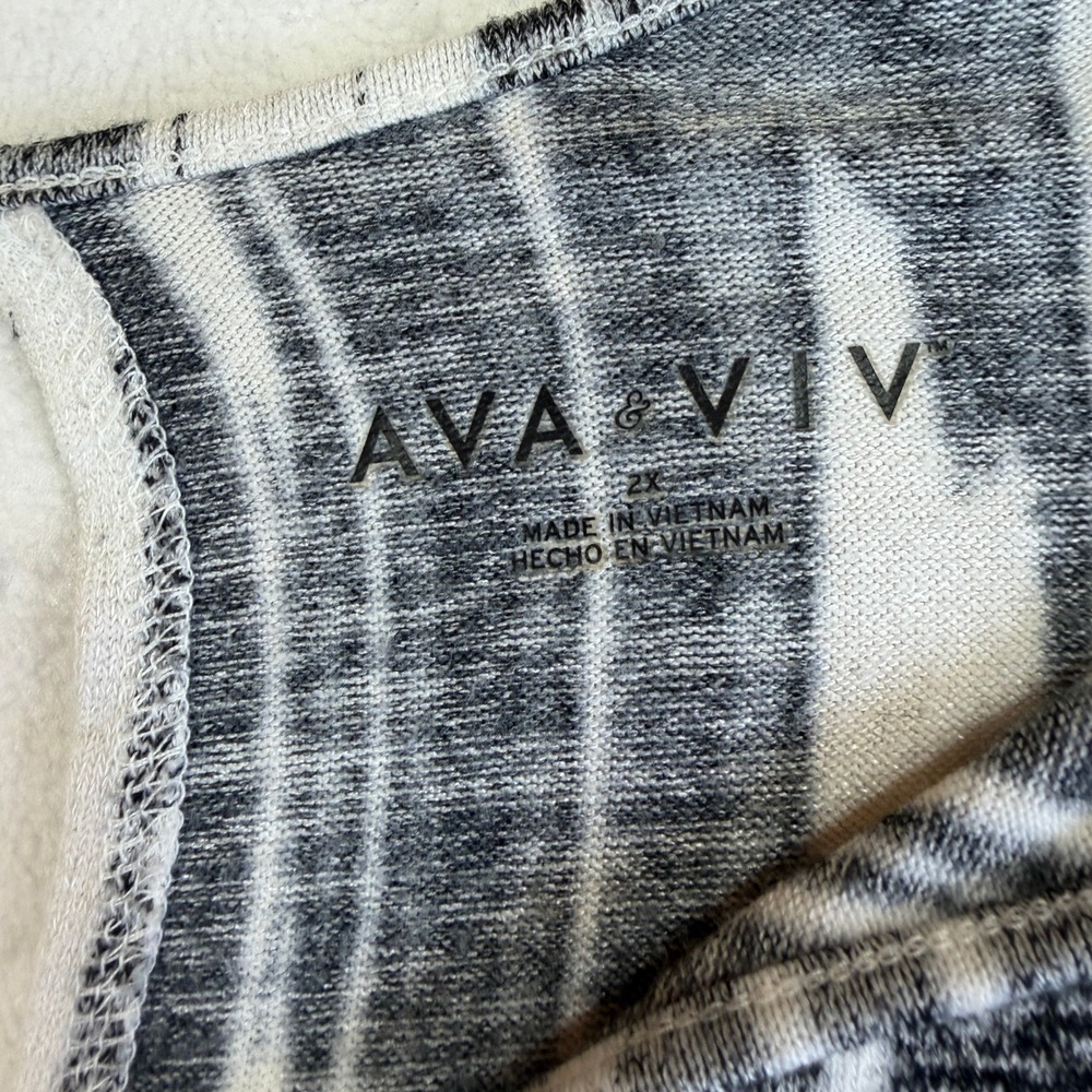 Ava & Viv Black White Abstract Stripe Keyhole Back Top 2X Short Sleeve Knit - Picture 6 of 10